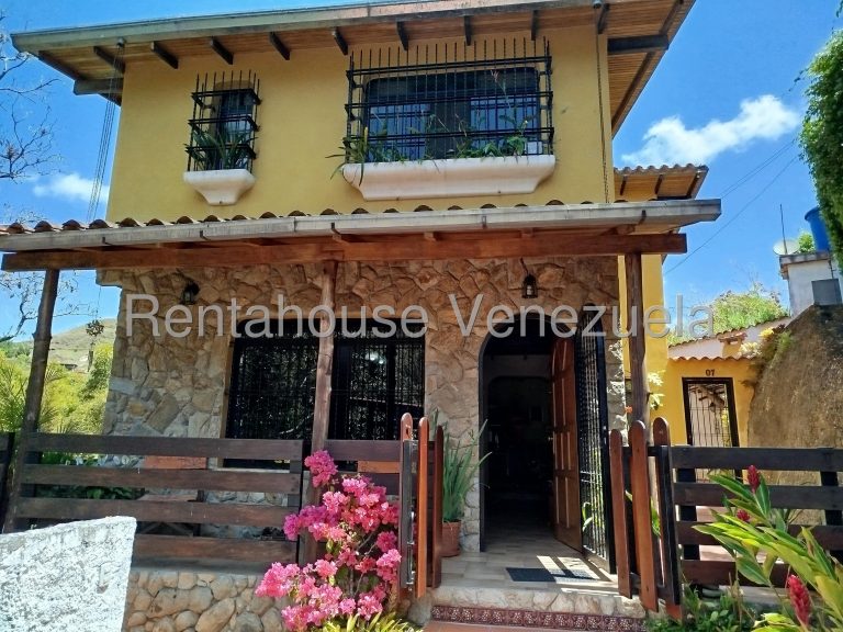 Casa múltiples niveles con anexo en El Amarillo