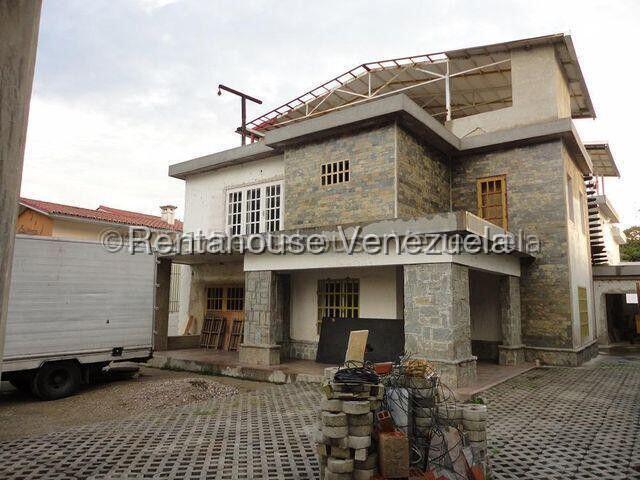Casa multiples niveles con vista en Altamira