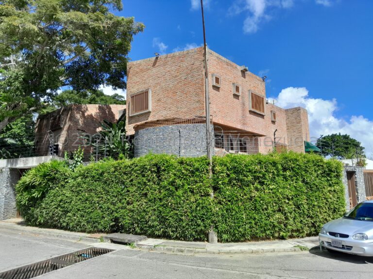 Casa de lujo 5 hab con magnifica iluminación en La Lagunita