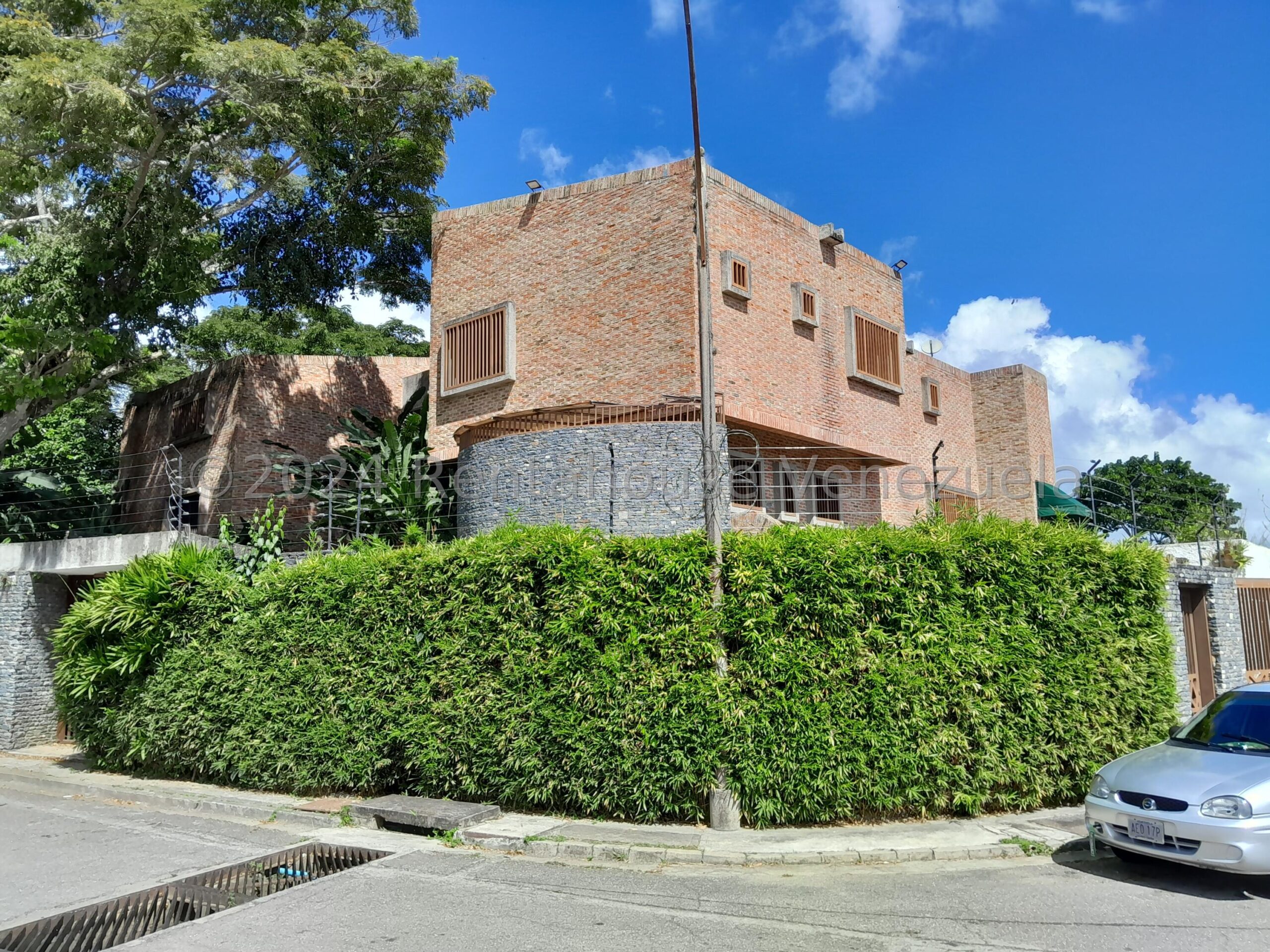 Casa de lujo 5 hab con magnifica iluminación en La Lagunita