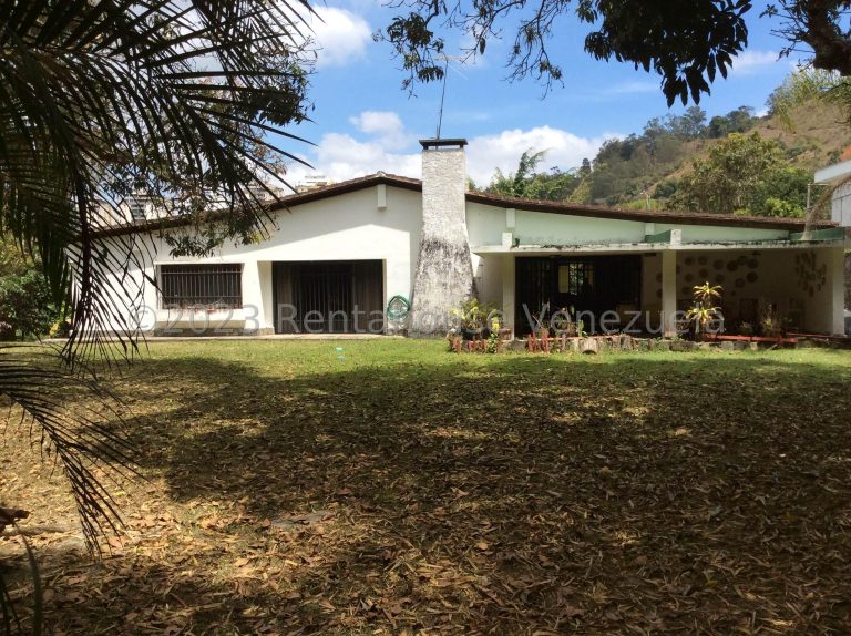 Casa colonial con jardín amplio en La Boyera