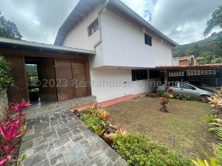Casa duplex con vista en La Boyera, 4 hab y techos altos