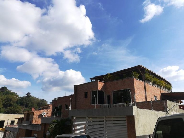 Casa de primera calidad con vigilancia en El Hatillo