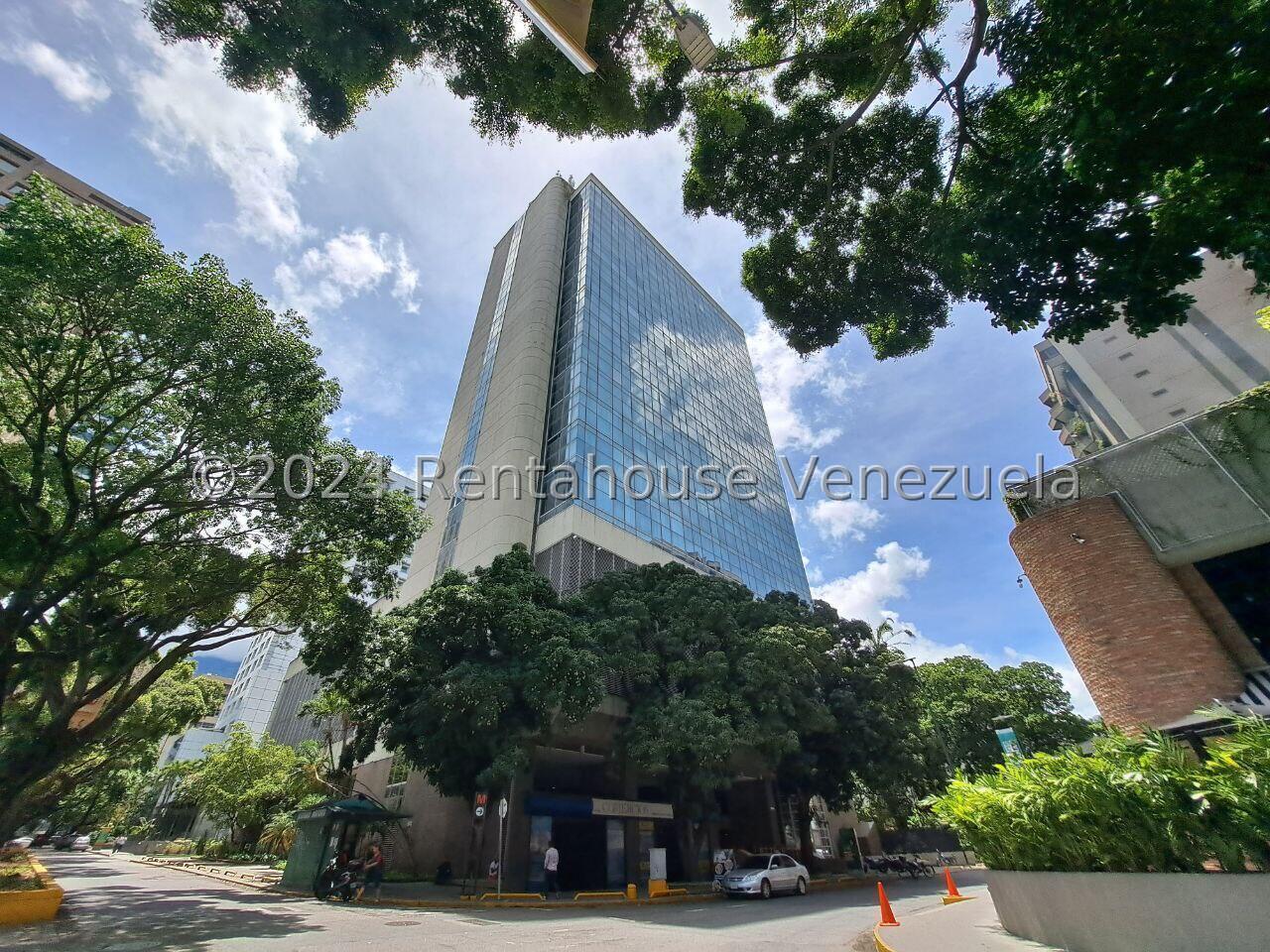 Comercial conexo con arrendamiento garantizado en La Castellana