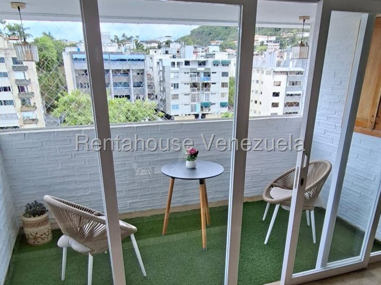 Apartamento penthouse 6 hab con terraza y vista en Cumbres de Curumo