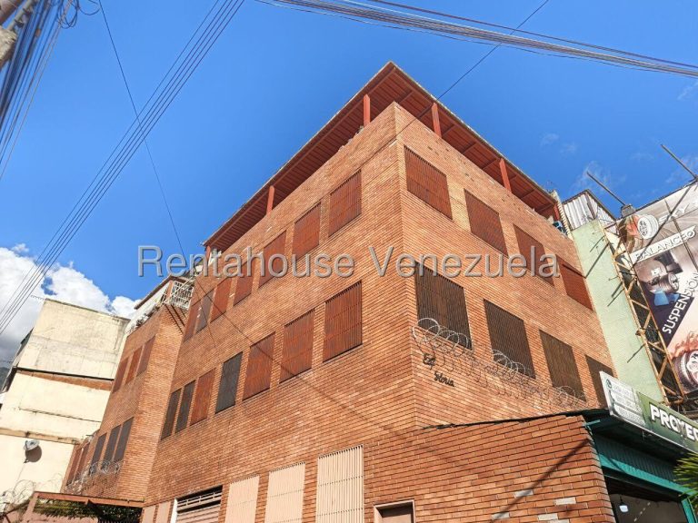 Comercial 110 m² con ascensor de carga en Boleita Norte