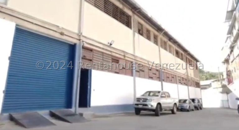 Comercial 900 m² altura 5,5 m sótano Las Minas