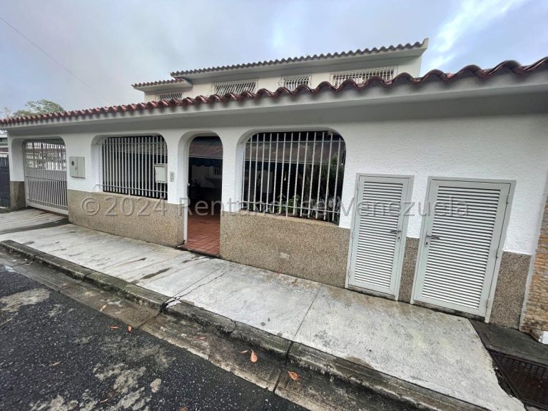 Casa de tres plantas ventilada en Los Castores