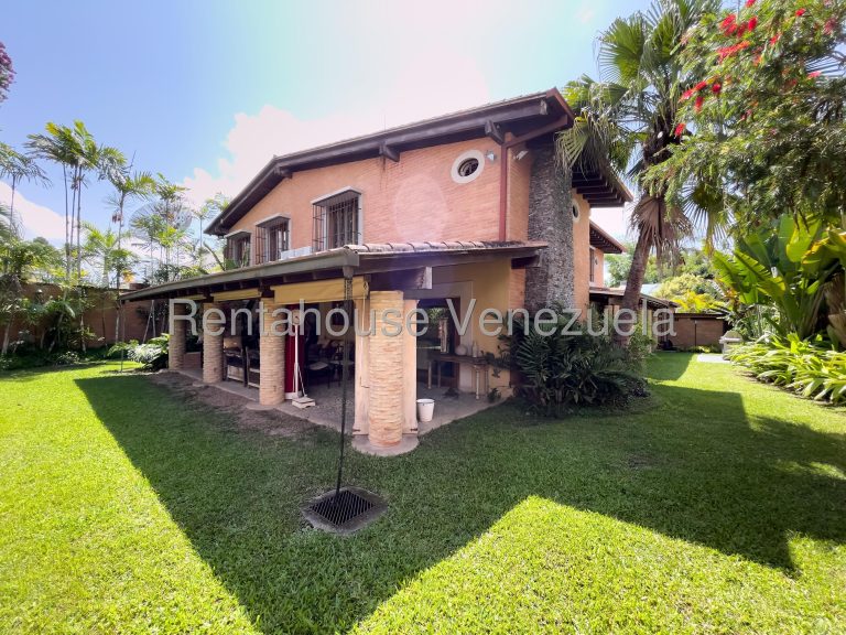Casa con 5 habitaciones y 5 baños en La Lagunita Country Club, Caracas