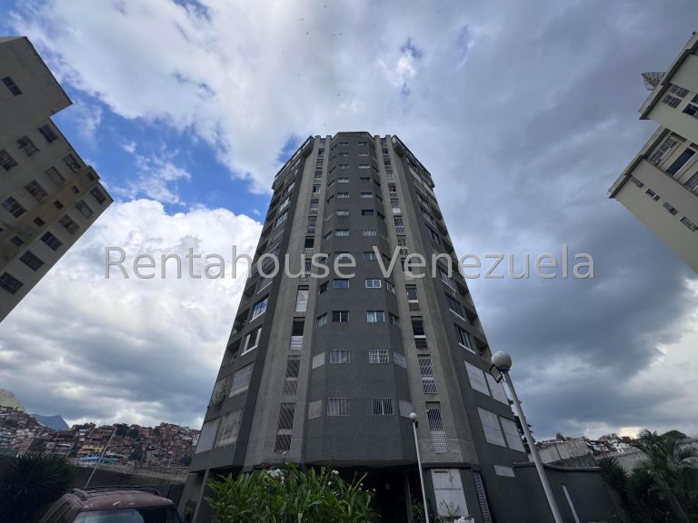 Apartamento con 3 habitaciones y 3 baños en La Urbina, Caracas