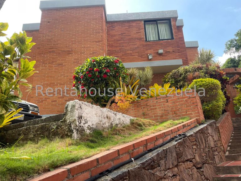 Casa con 5 habitaciones y 6 baños en Cumbres de Curumo, Caracas