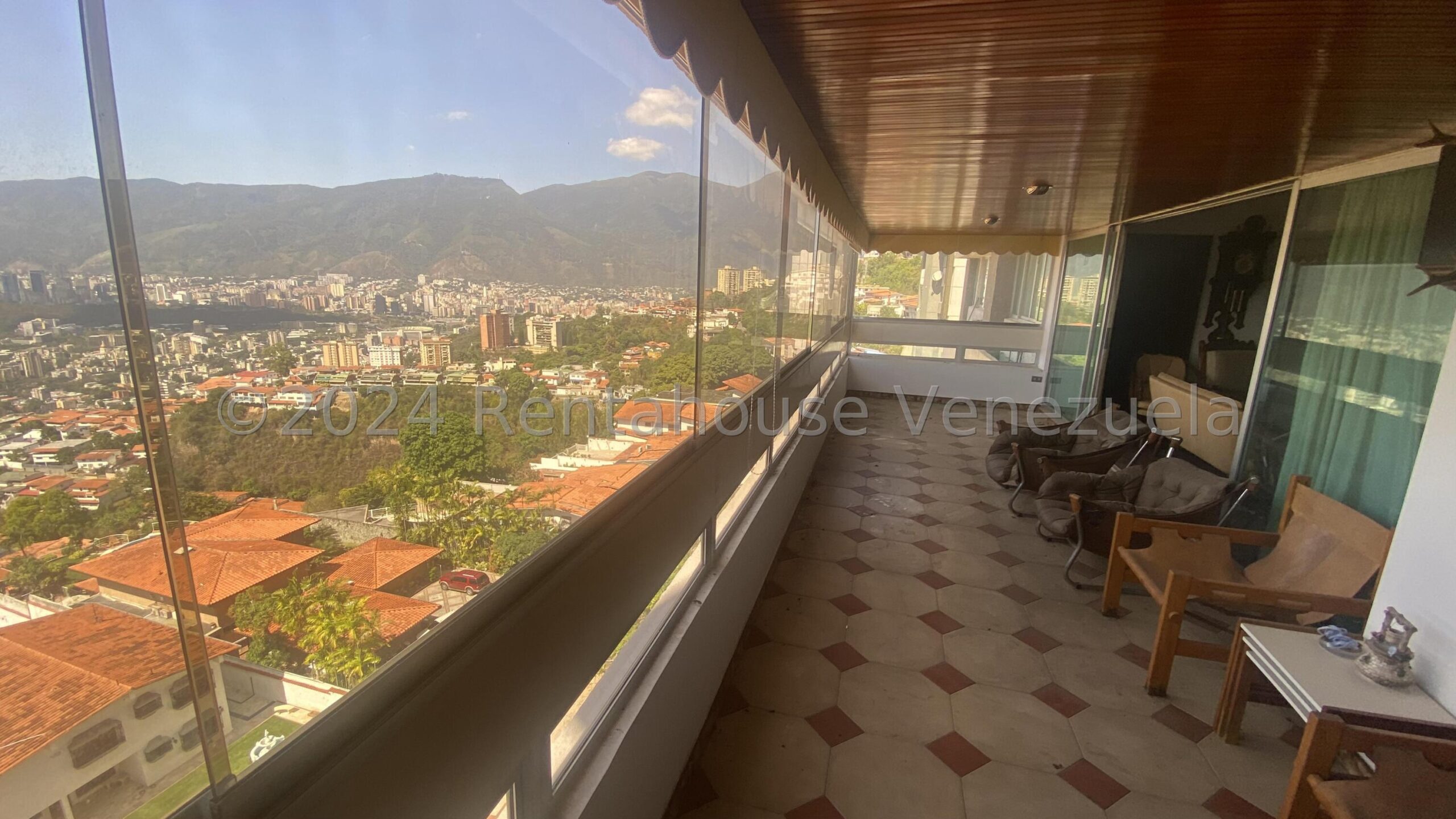 Apartamento de 228 m² con 3 habitaciones en Colinas de Santa Monica, Caracas