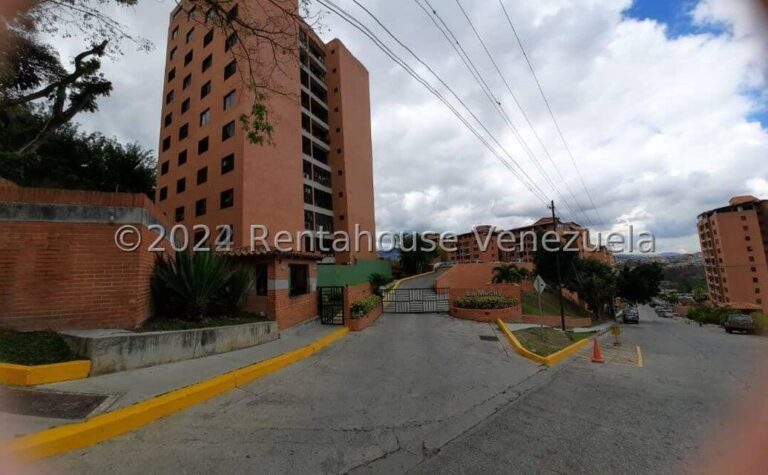 Apartamento con 4 habitaciones y 3 baños en Colinas de La Tahona, Caracas