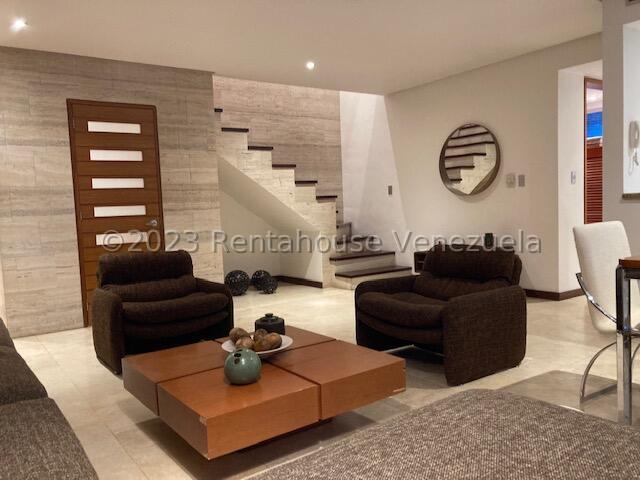 Apartamento con 2 habitaciones y 3 baños en Los Naranjos de Las Mercedes, Caracas