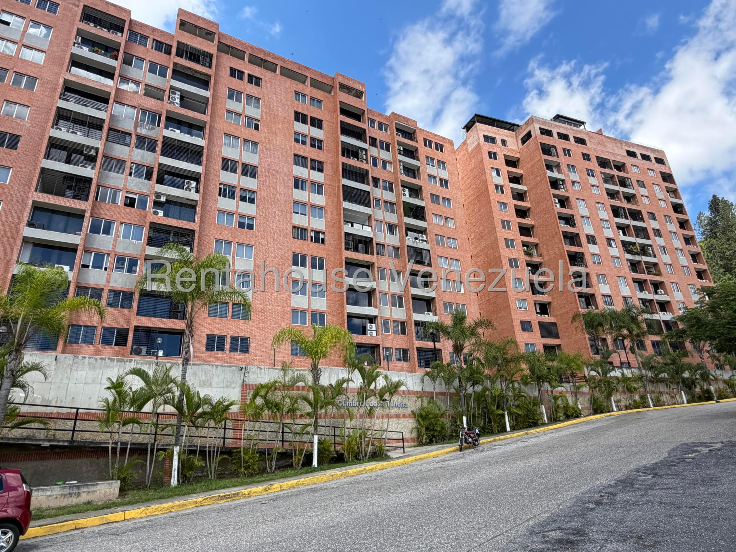 Apartamento con 2 habitaciones y 2 baños en Colinas de La Tahona, Caracas