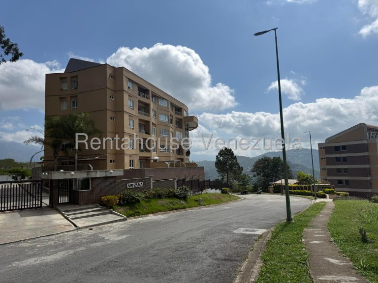 Apartamento con 3 habitaciones y 2 baños en La Lagunita Country Club, Caracas