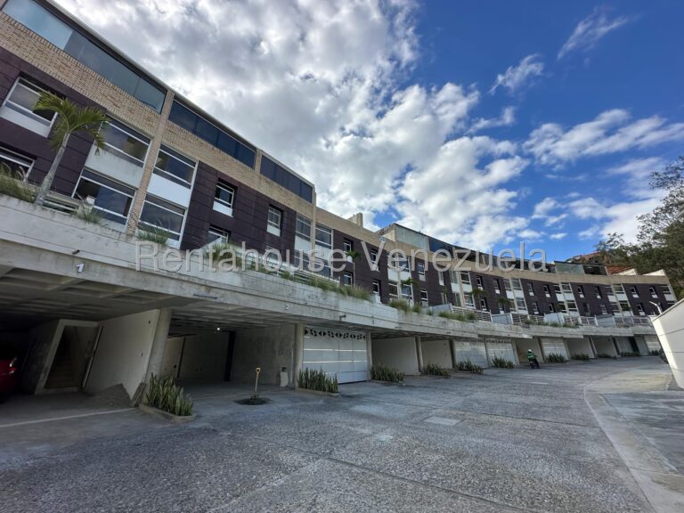 Townhouse de 450 m² con 4 habitaciones en Colinas de La Tahona, Caracas