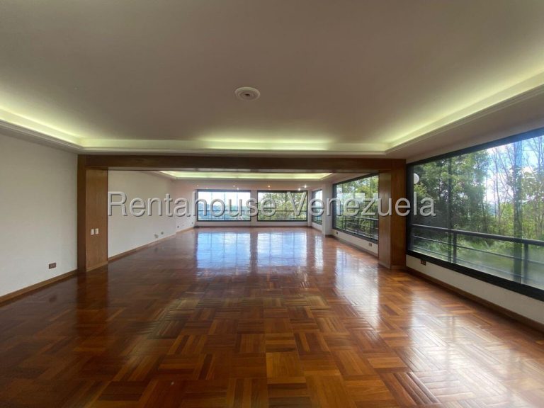 Apartamento de 260 m² con 3 habitaciones en Oripoto, Caracas