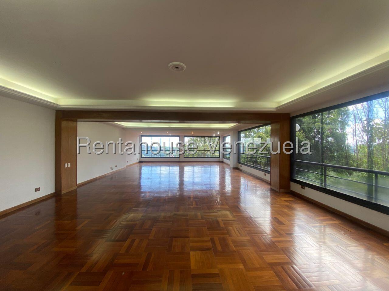 Apartamento de 260 m² con 3 habitaciones en Oripoto, Caracas