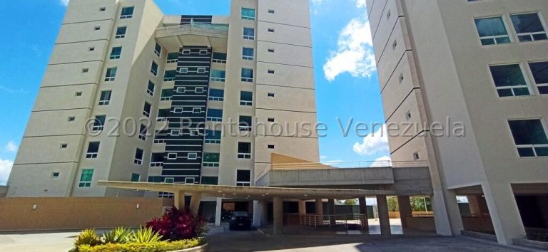 Apartamento con 2 habitaciones y 2 baños en La Lagunita Country Club, Caracas