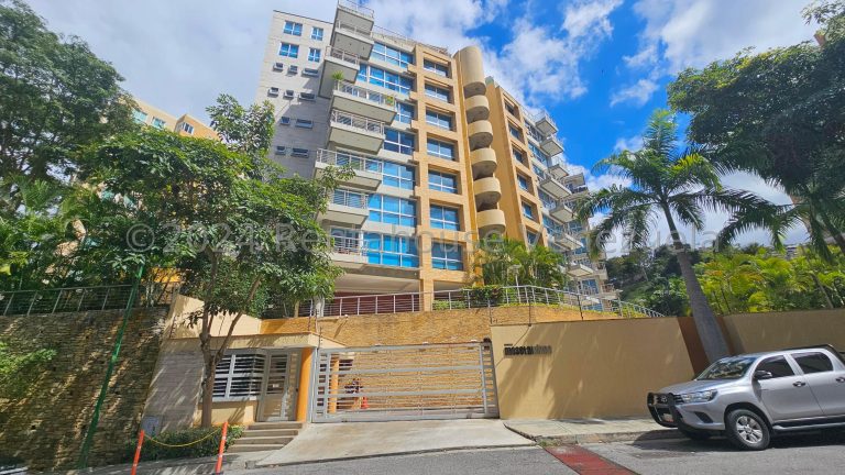 Apartamento con 3 habitaciones y 3 baños en Las Mesetas de Santa Rosa de Lima, Caracas