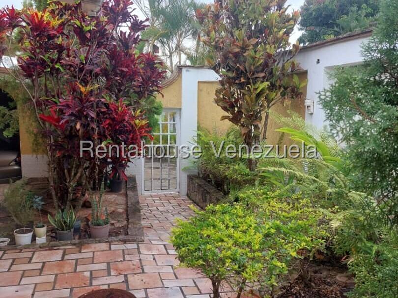 Casa con 3 habitaciones y 2 baños en Parque Caiza, Caracas