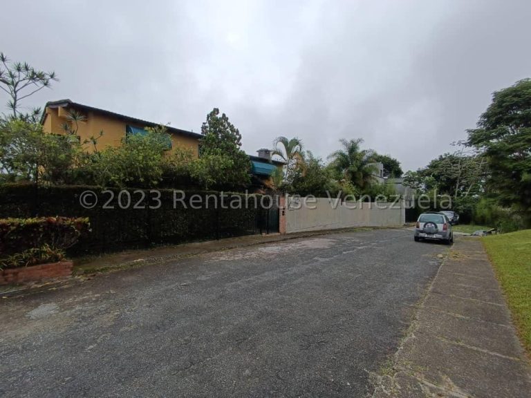 Casa de 480 m² con 4 habitaciones en La Lagunita Country Club, Caracas