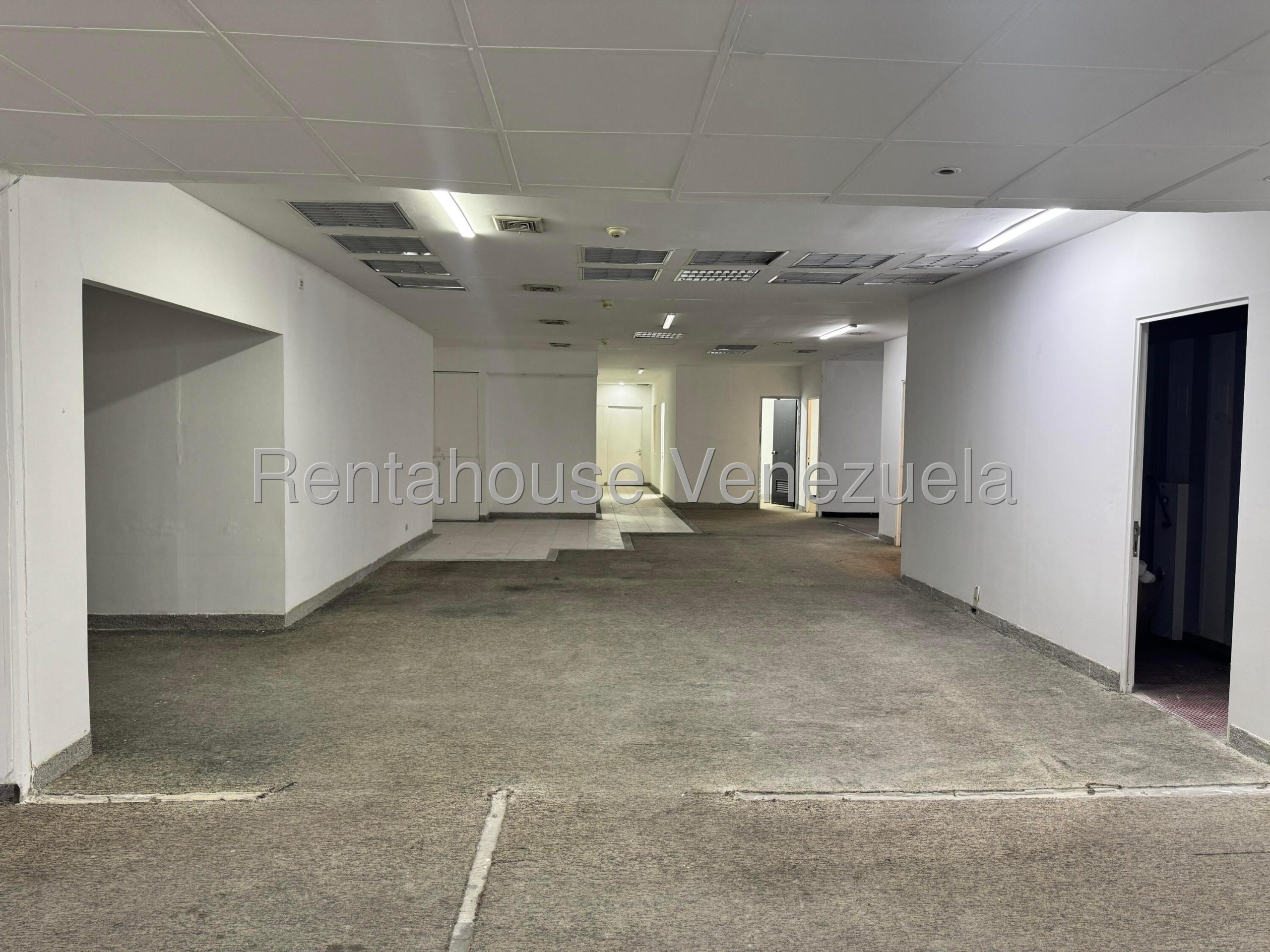 Foto 10 de Local comercial en alquiler en Los Cortijos de Lourdes