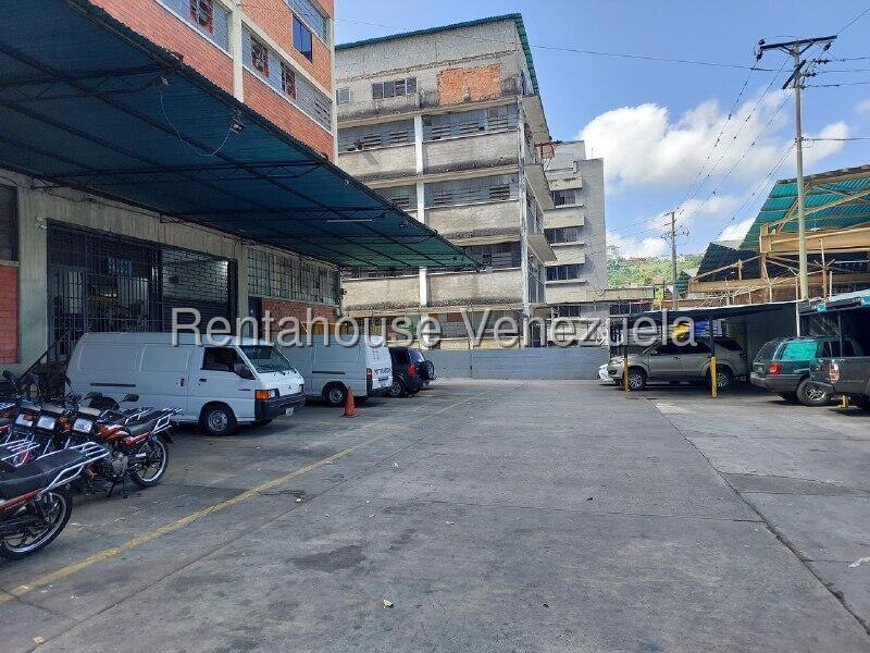 Foto 6 de Local comercial en alquiler en Los Cortijos de Lourdes