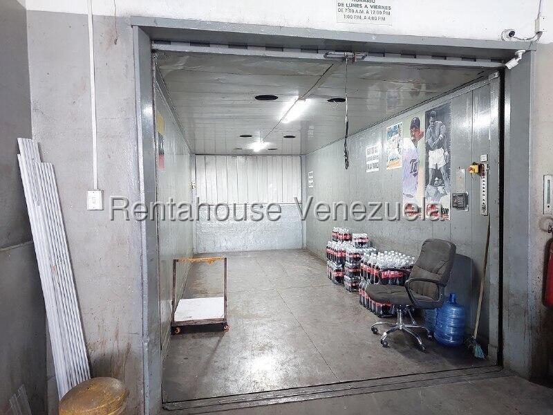 Foto 3 de Local comercial en alquiler en Los Cortijos de Lourdes