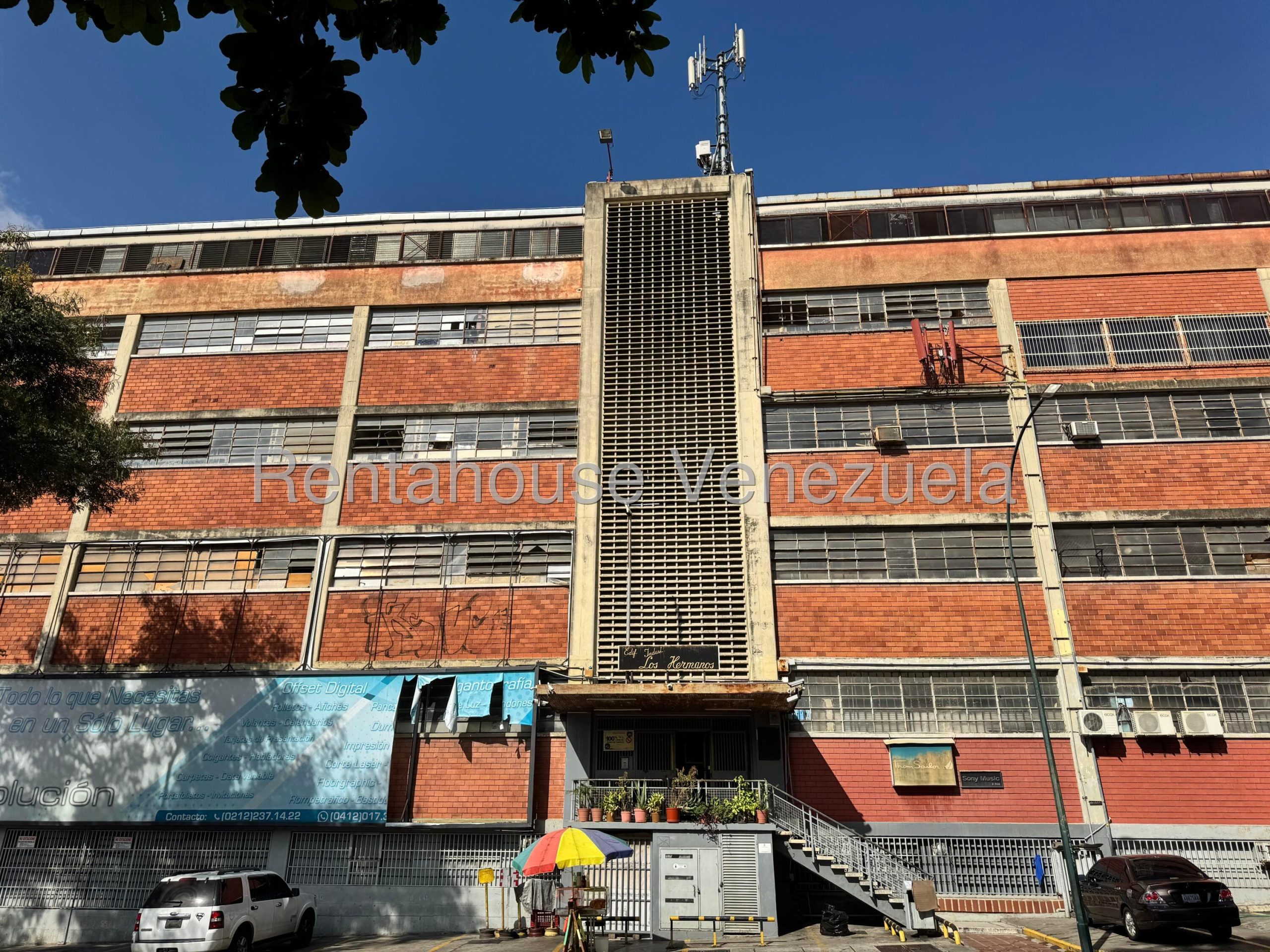 Foto 1 de Local comercial en alquiler en Los Cortijos de Lourdes