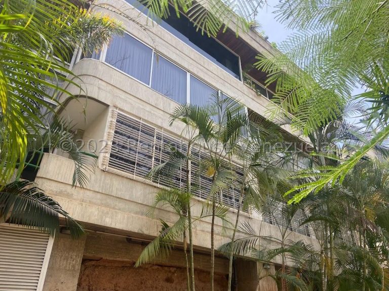 Apartamento con 4 habitaciones y 4 baños en Lomas de Las Mercedes, Caracas