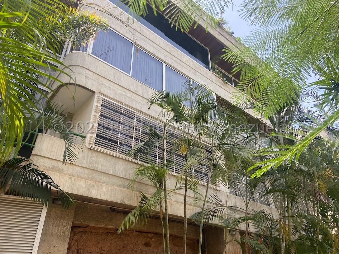 Apartamento con 4 habitaciones y 4 baños en Lomas de Las Mercedes, Caracas