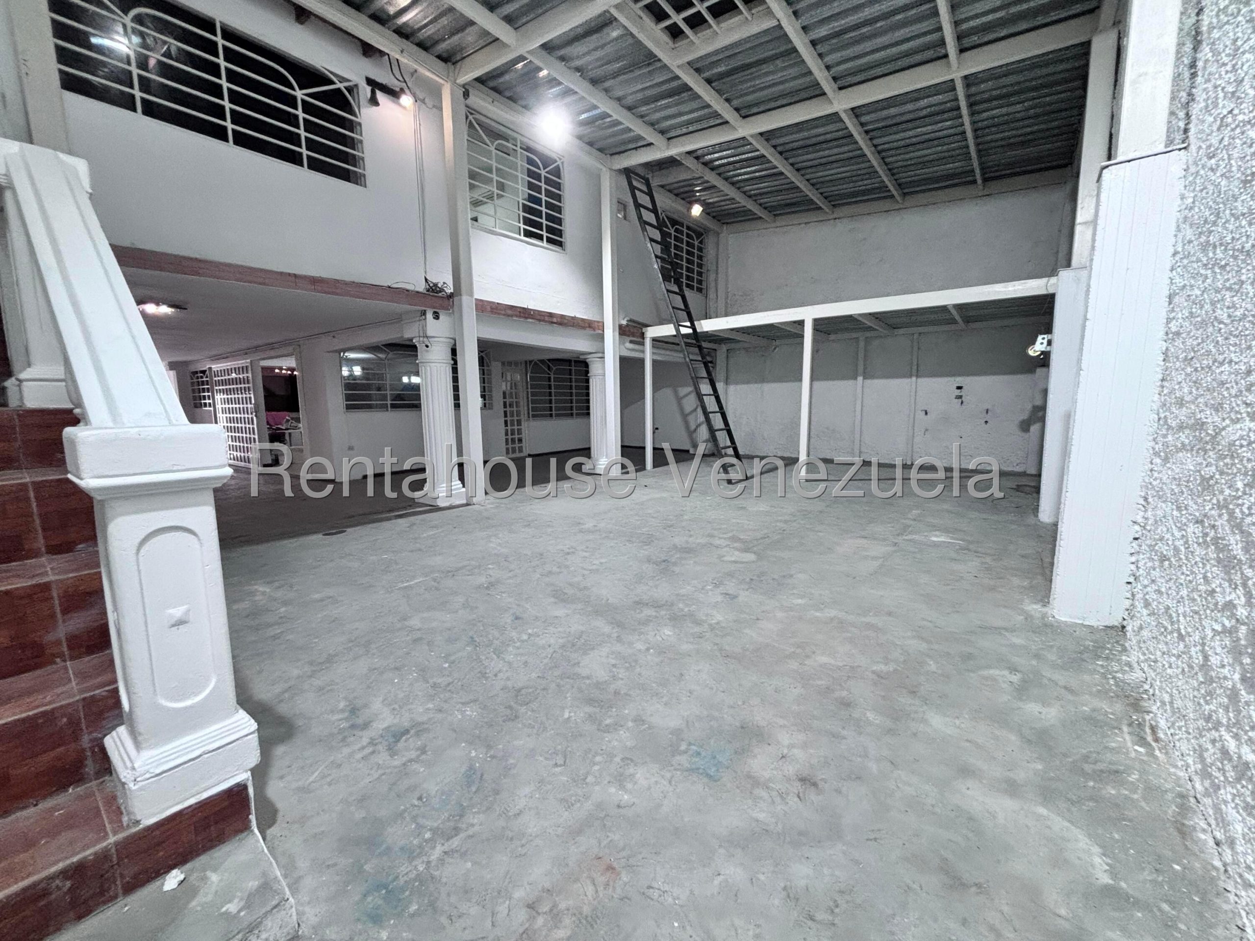 Local comercial de 178 m² en La Trinidad, Caracas