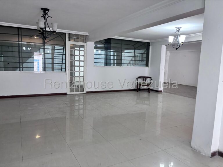 Oficina de 240 m² en La Trinidad, Caracas