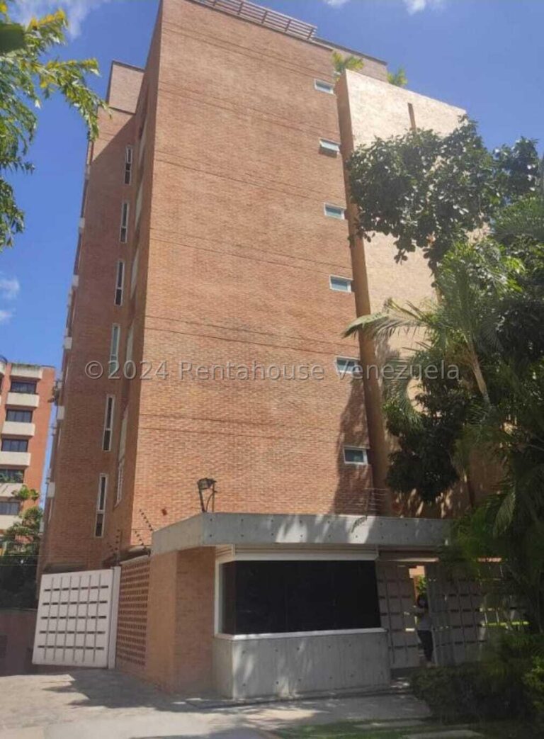 Apartamento con 4 habitaciones y 4 baños en Campo Alegre, Caracas