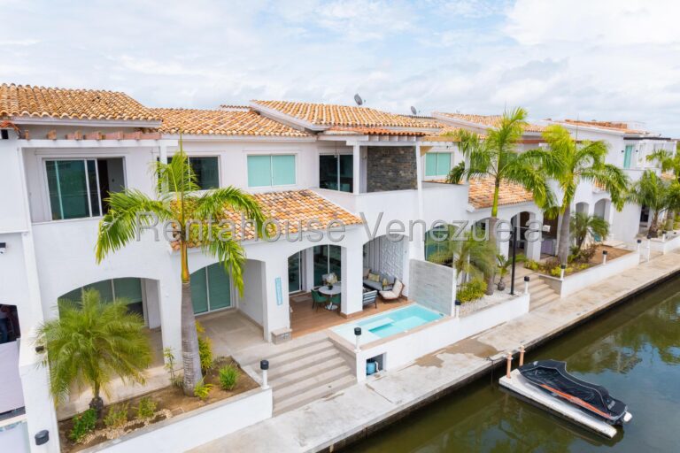 Townhouse de 189 m² con 3 habitaciones en Puerto Encantado, Higuerote