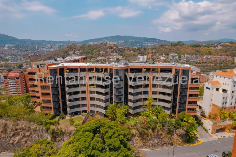 Apartamento con 5 habitaciones y 6 baños en Colinas de Valle Arriba, Caracas