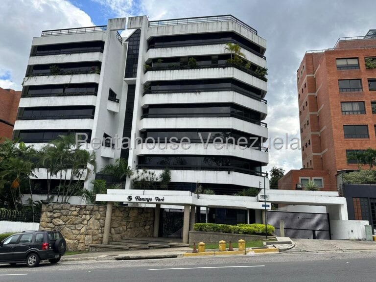 Apartamento de 305 m² con 3 habitaciones en Colinas de Valle Arriba, Caracas