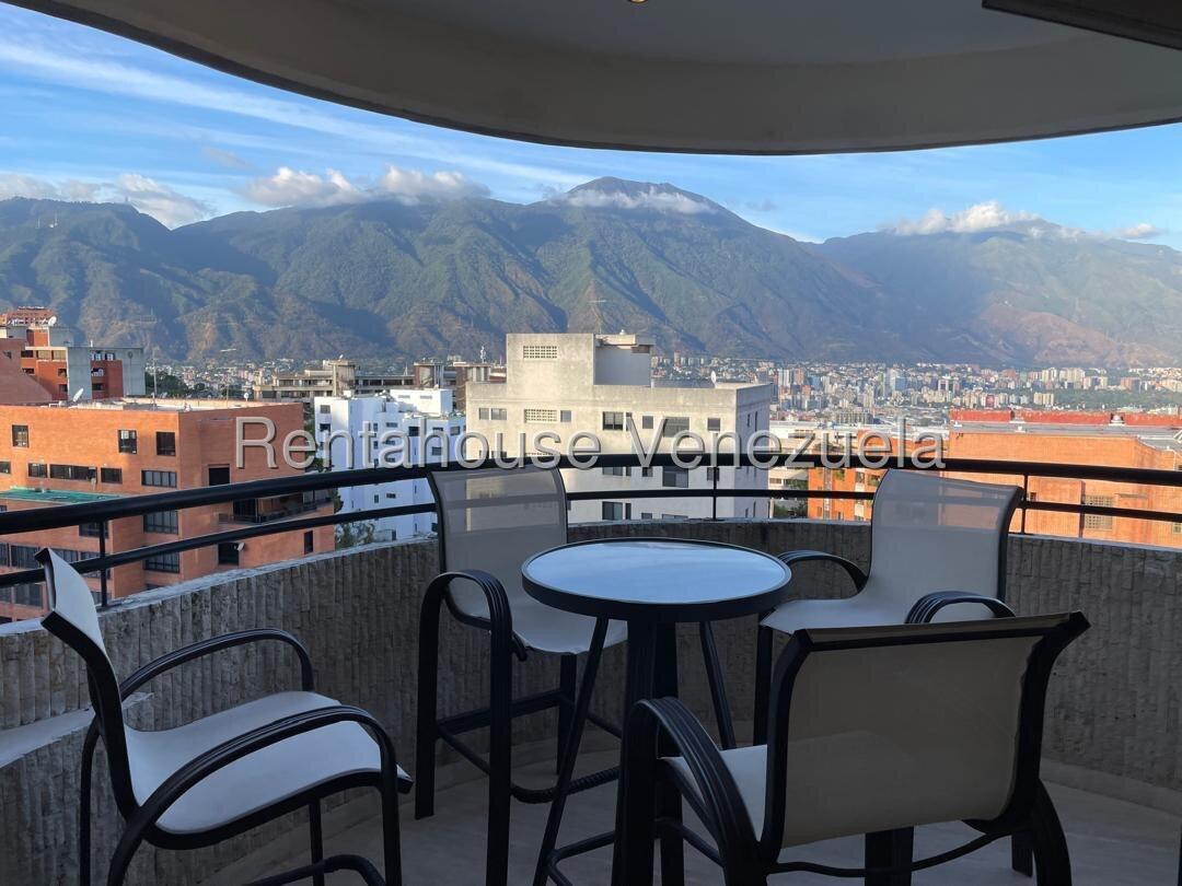 Apartamento de 4 habitaciones y 338 m² en Colinas de Valle Arriba, Caracas