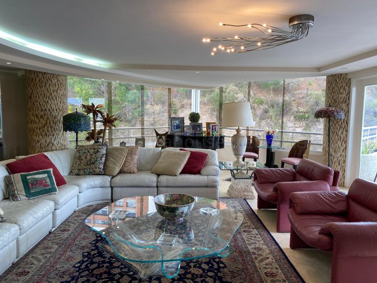 Apartamento con 5 habitaciones y 4 baños en Colinas de Valle Arriba, Caracas