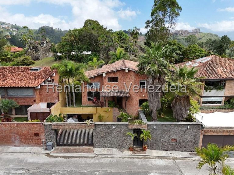 Casa con 3 habitaciones y 4 baños en La Lagunita Country Club, Caracas