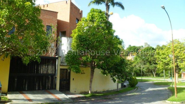Casa con 5 habitaciones y 5 baños en La Lagunita Country Club, Caracas
