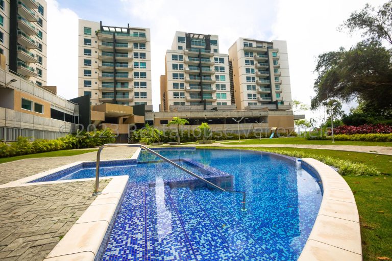 Apartamento de 100 m² con 2 habitaciones en La Lagunita Country Club, Caracas
