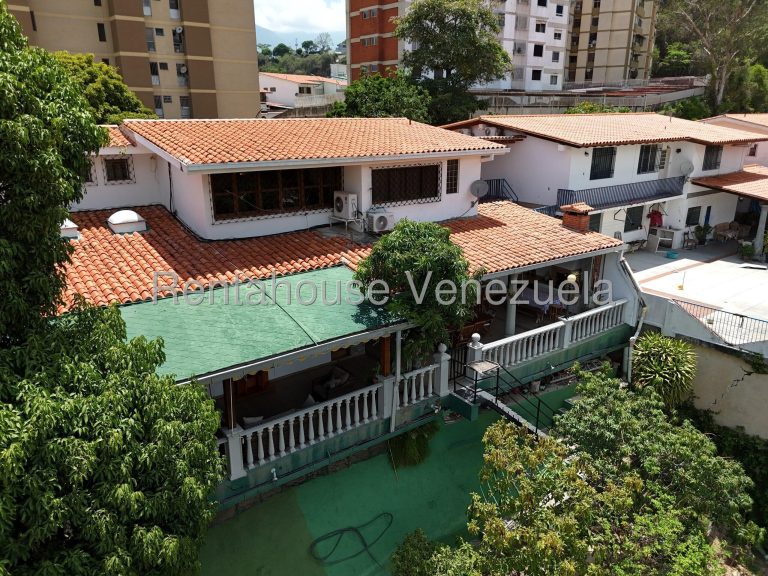 Casa con 4 habitaciones y 34 baños en Colinas de Santa Monica, Caracas