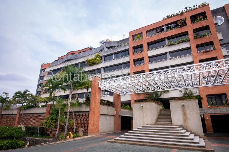 Apartamento de 220 m² con 3 habitaciones en Lomas de La Lagunita, Caracas