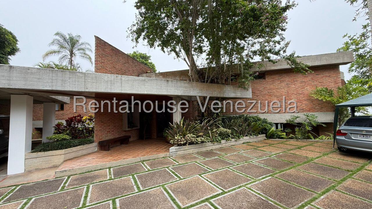 Casa con 4 habitaciones y 5 baños en Oripoto, Caracas
