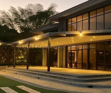 Casa de 1.135 m² con 6 habitaciones en Monte Elena, Caracas