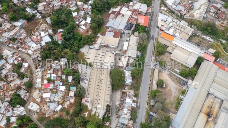 Local comercial de 14.757 m² en Parque Caiza, Caracas
