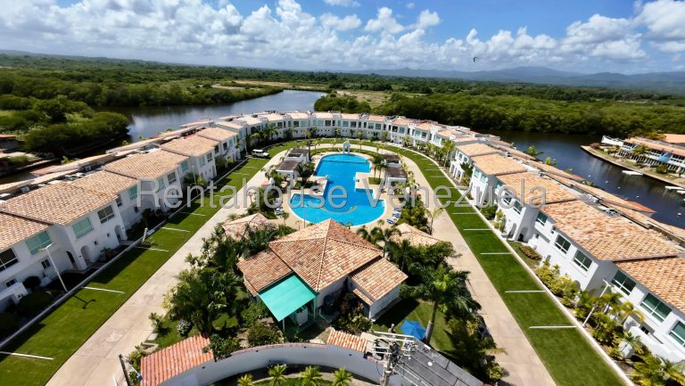 Townhouse de 3 habitaciones y 159 m² en Puerto Encantado, Higuerote